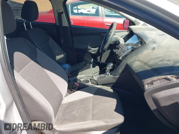 2012 Ford Focus SE z VIN 1FAHP3K28CL343856, wystawiony jako IAAI lot #41990103 z przebiegiem 176 588 mil mil oraz . Historia ofert i sprzedaży dostępna na DreamBid. Obrazek 5.