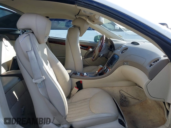 2011 Mercedes-Benz SL 550 z VIN WDBSK7BA8BF163043, wystawiony jako IAAI lot #41421075 z przebiegiem 36 875 mil mil oraz . Historia ofert i sprzedaży dostępna na DreamBid. Obrazek 5.