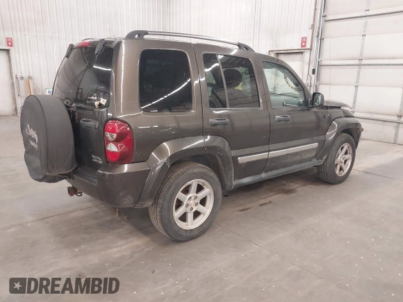 2006 Jeep Liberty Limited z VIN 1J4GL58K56W290180, wystawiony jako IAAI lot #42359344 z przebiegiem 171 635 mil mil oraz . Historia ofert i sprzedaży dostępna na DreamBid. Obrazek 4.