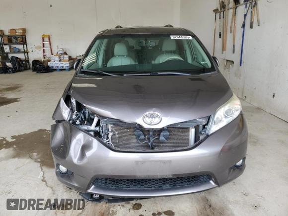 2012 Toyota Sienna XLE с VIN 5TDDK3DC8CS042919, выставлен на аукционе Copart как лот 62644385 с пробегом 135 252 миль миль и Списание • Salvage title. История ставок и продаж доступна на DreamBid. Изображение 5.