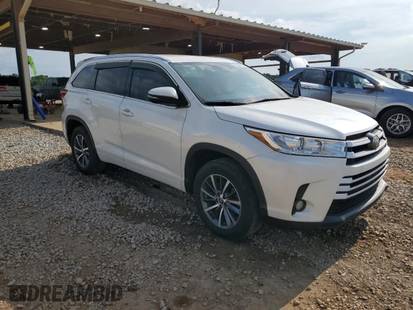 2018 Toyota Highlander SE с VIN 5TDKZRFH3JS549173, выставлен на аукционе Copart как лот 60822155 с пробегом 92 452 миль миль и Списание • Salvage title. История ставок и продаж доступна на DreamBid. Изображение 4.