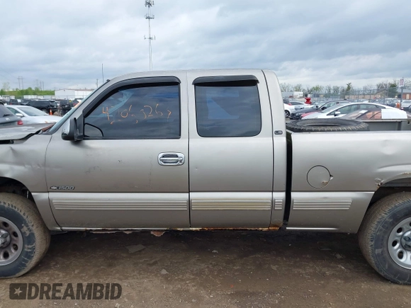 2000 Chevrolet Silverado 1500 LS with VIN 2GCEK19T3Y1266020, listed as a IAAI auction lot 42060263 with 270,921 mi miles. Bid and sale history available at carsss.com. Image 14.