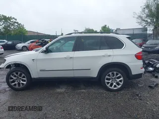 2013 BMW X5 xDrive35i z VIN 5UXZV4C53D0E14968, wystawiony jako IAAI lot #42253469 z przebiegiem 53 562 mil mil oraz . Historia ofert i sprzedaży dostępna na DreamBid. Obrazek 15.