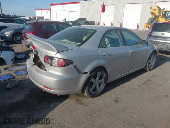 2008 Mazda 6 i Sport VE with VIN 1YVHP80C785M44458, listed as a IAAI auction lot 41993477 with 259,789 mi miles. Bid and sale history available at carsss.com. Image 4.