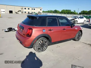 2021 MINI Hardtop 4 Door Cooper S z VIN WMWXU9C08M2N29397, wystawiony jako Copart lot #54247915 z przebiegiem 8654 mil mil oraz Szkody całkowita. Historia ofert i sprzedaży dostępna na DreamBid. Obrazek 3.