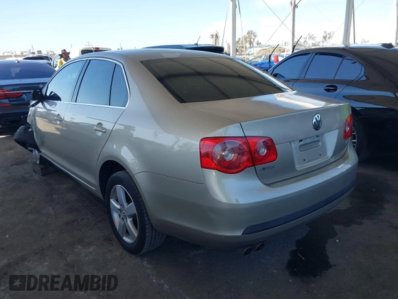 2006 Volkswagen Jetta Sedan 2.5L with VIN 3VWRG71K26M629564, listed as a IAAI auction lot 41997891 with 231,299 mi miles. Bid and sale history available at carsss.com. Image 3.