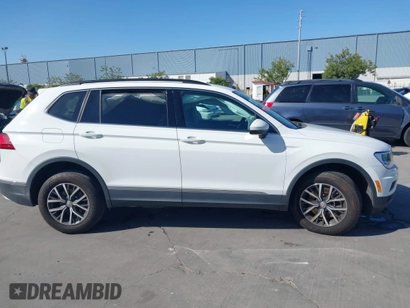 2020 Volkswagen Tiguan SE z VIN 3VV3B7AX8LM120160, wystawiony jako IAAI lot #42316791 z przebiegiem 38 702 mil mil oraz . Historia ofert i sprzedaży dostępna na DreamBid. Obrazek 13.