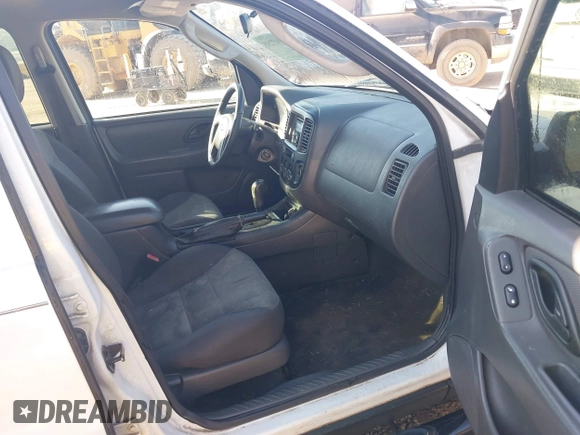 2007 Ford Escape XLS z VIN 1FMYU02Z27KB18032, wystawiony jako IAAI lot #42047295 z przebiegiem 163 348 mil mil oraz . Historia ofert i sprzedaży dostępna na DreamBid. Obrazek 5.