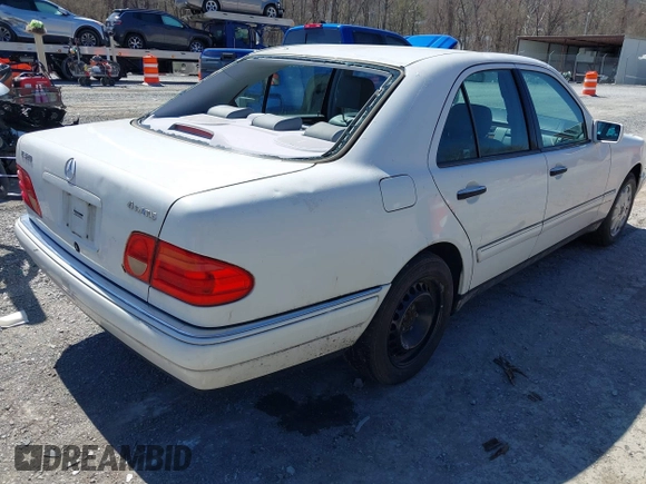1999 Mercedes-Benz E-Class with VIN WDBJF82H4XX025925, listed as a IAAI auction lot 41839398 with 238,583 mi miles. Bid and sale history available at carsss.com. Image 4.
