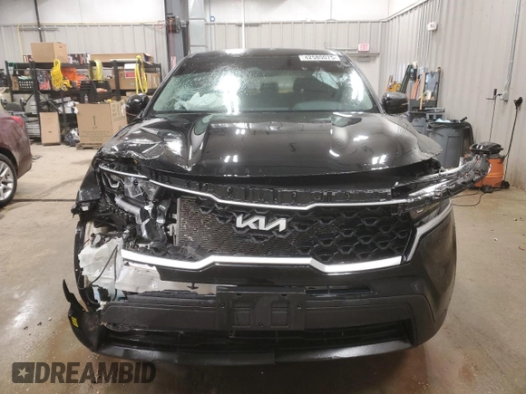 2022 Kia Sorento LX z VIN 5XYRGDLC8NG083601, wystawiony jako Copart lot #42580075 z przebiegiem 28 725 mil mil oraz Szkoda całkowita • Salvage title. Historia ofert i sprzedaży dostępna na DreamBid. Obrazek 5.