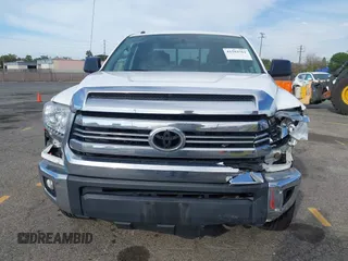 2017 Toyota Tundra SR z VIN 5TFUY5F12HX677173, wystawiony jako IAAI lot #41593761 z przebiegiem 186 206 mil mil oraz . Historia ofert i sprzedaży dostępna na DreamBid. Obrazek 12.