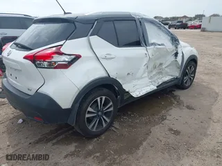 2018 Nissan Kicks SV with VIN 3N1CP5CU1JL533504, listed as a IAAI auction lot 41670961 with 74,737 mi miles. Bid and sale history available at carsss.com. Image 4.