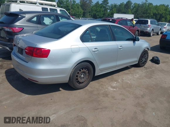 2013 Volkswagen Jetta SE with VIN 3VWDX7AJ3DM404990, listed as a IAAI auction lot 42584934 with 164,126 mi miles and . Bid and sale history available at DreamBid. Image 4.
