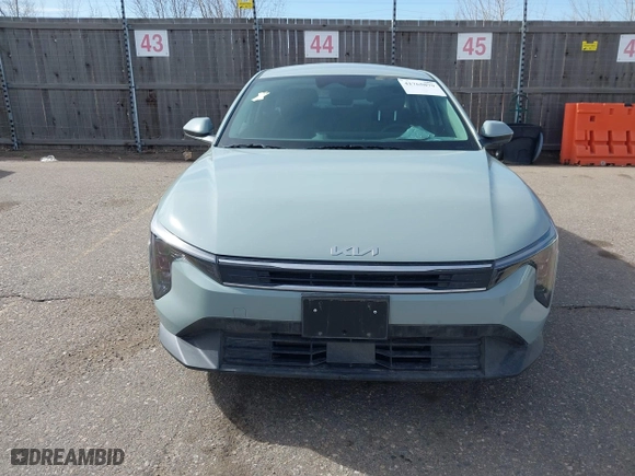2025 Kia K4 LXS with VIN 3KPFT4DE7SE038902, listed as a IAAI auction lot 41765079 with 3,067 mi miles. Bid and sale history available at carsss.com. Image 13.