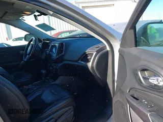 2019 Jeep Cherokee Latitude Plus with VIN 1C4PJMLB1KD166927, listed as a IAAI auction lot 41492327 with 113,869 mi miles. Bid and sale history available at carsss.com. Image 5.