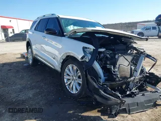 2022 Ford Explorer King Ranch z VIN 1FM5K8LCXNGB10746, wystawiony jako IAAI lot #41377707 z przebiegiem 64 233 mil mil oraz . Historia ofert i sprzedaży dostępna na DreamBid. Obrazek 1.