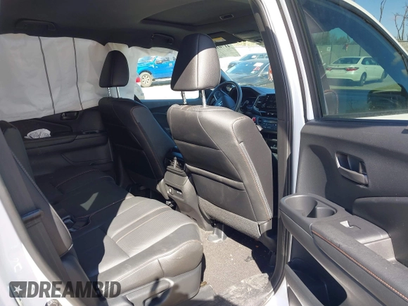 2024 Honda Passport TrailSport with VIN 5FNYF8H69RB016415, listed as a IAAI auction lot 41701049 with 10,365 mi miles and . Bid and sale history available at DreamBid. Image 8.