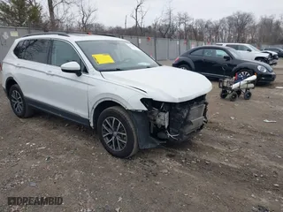 2020 Volkswagen Tiguan SE with VIN 3VV2B7AX0LM075033, listed as a IAAI auction lot 41310056 with 82,548 mi miles. Bid and sale history available at carsss.com. Image 1.