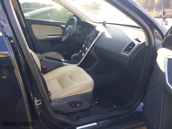 2016 Volvo XC60 T5 Drive-E Premier with VIN YV440MDK3G2915618, listed as a IAAI auction lot 41112381 with 75,720 mi miles. Bid and sale history available at carsss.com. Image 5.