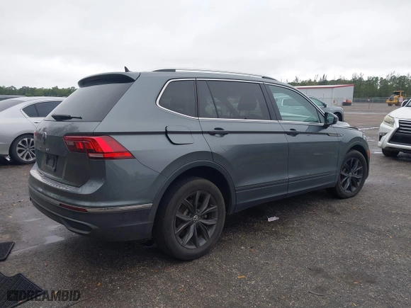 2022 Volkswagen Tiguan SE with VIN 3VV3B7AX6NM070815, listed as a IAAI auction lot 41391891 with 32,818 mi miles. Bid and sale history available at carsss.com. Image 4.