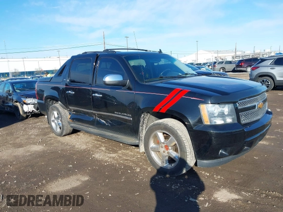 2012 Chevrolet Avalanche LTZ with VIN 3GNTKGE78CG152542, listed as a IAAI auction lot 42033673 with 177,870 mi miles. Bid and sale history available at carsss.com. Image 1.