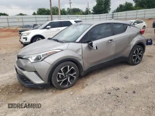 2018 Toyota C-HR XLE z VIN NMTKHMBX3JR013289, wystawiony jako Copart lot #56950645 z przebiegiem 98 123 mil mil oraz Szkoda całkowita • Salvage title. Historia ofert i sprzedaży dostępna na DreamBid. Obrazek 1.