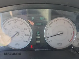 2007 Chrysler 300 C z VIN 2C3KA63H17H898516, wystawiony jako Copart lot #57472655 z przebiegiem 142 025 mil mil oraz Czysty tytuł • Clean title. Historia ofert i sprzedaży dostępna na DreamBid. Obrazek 8.