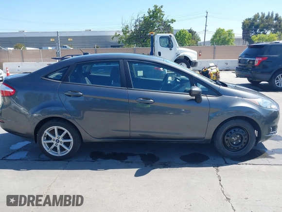2019 Ford Fiesta SE z VIN 3FADP4BJ2KM131012, wystawiony jako IAAI lot #42228822 z przebiegiem 100 460 mil mil oraz . Historia ofert i sprzedaży dostępna na DreamBid. Obrazek 13.