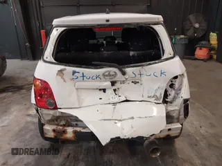2005 Scion xA z VIN JTKKT624650079130, wystawiony jako IAAI lot #42084860 z przebiegiem 181 378 mil mil oraz . Historia ofert i sprzedaży dostępna na DreamBid. Obrazek 6.