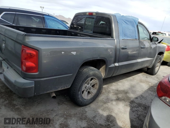 2008 Dodge Dakota Bighorn/Lonestar z VIN 1D7HE38K58S550926, wystawiony jako Copart lot #48440495 z przebiegiem Nie podano mil oraz Szkoda całkowita • Salvage title. Historia ofert i sprzedaży dostępna na DreamBid. Obrazek 3.