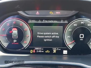 2022 Audi Q3 S line Premium Plus z VIN WA1EECF30N1126400, wystawiony jako IAAI lot #41822175 z przebiegiem 28 850 mil mil oraz . Historia ofert i sprzedaży dostępna na DreamBid. Obrazek 15.