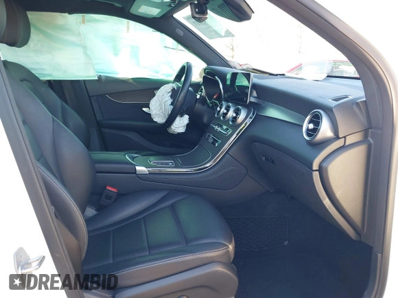 2020 Mercedes-Benz GLC 300 z VIN WDC0G8EB4LF716707, wystawiony jako IAAI lot #41695111 z przebiegiem 27 715 mil mil oraz . Historia ofert i sprzedaży dostępna na DreamBid. Obrazek 5.