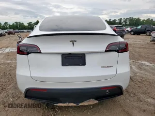 2024 Tesla Model Y Performance z VIN 7SAYGDEF0RA266605, wystawiony jako Copart lot #57820905 z przebiegiem Nie podano mil oraz Szkoda całkowita • Salvage title. Historia ofert i sprzedaży dostępna na DreamBid. Obrazek 6.