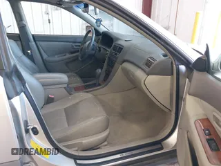2001 Lexus ES 300 with VIN JT8BF28G710305676, listed as a IAAI auction lot 42142188 with 210,453 mi miles. Bid and sale history available at carsss.com. Image 5.