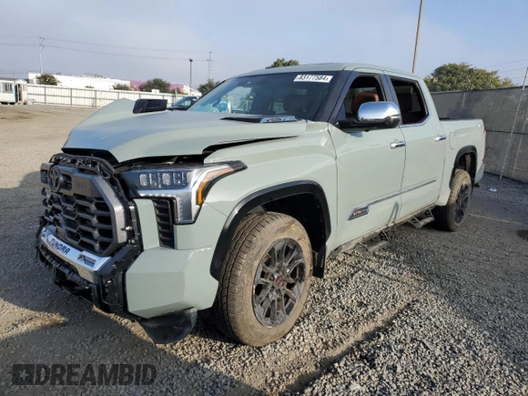 2024 Toyota Tundra 1794 Edition z VIN 5TFMC5DB9RX074071, wystawiony jako Copart lot #83177584 z przebiegiem Nie podano mil oraz Szkoda całkowita • Salvage title. Historia ofert i sprzedaży dostępna na DreamBid. Obrazek 1.