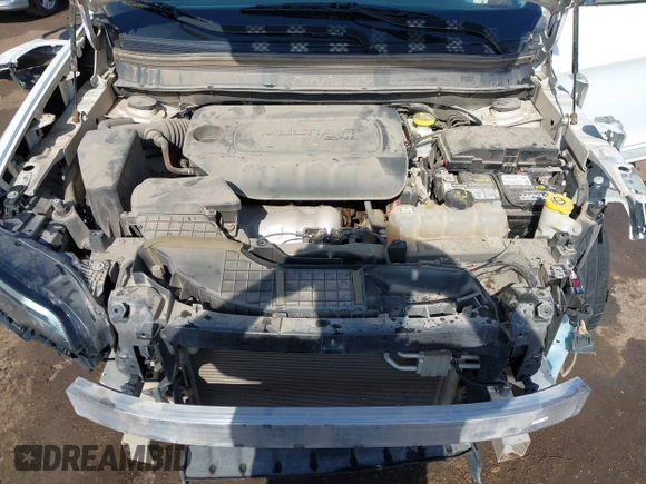 2019 Jeep Cherokee Limited with VIN 1C4PJLDBXKD487843, listed as a IAAI auction lot 41979449 with 104,545 mi miles. Bid and sale history available at carsss.com. Image 10.