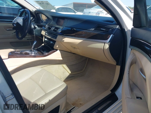 2011 BMW 5 Series 528i with VIN WBAFR1C59BC746992, listed as a IAAI auction lot 40175781 with 157,681 mi miles and . Bid and sale history available at carsss.com. Image 5.