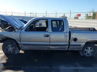2002 Chevrolet Silverado 1500 Work Truck with VIN 2GCEC19X421128719, listed as a IAAI auction lot 41313020 with 1 mi miles. Bid and sale history available at carsss.com. Image 14.