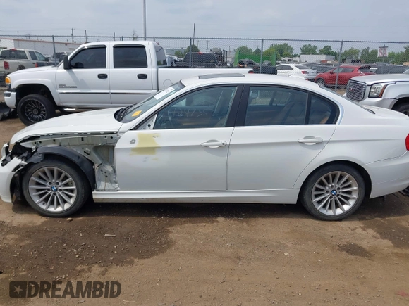 2011 BMW 3 Series 335i xDrive z VIN WBAPL5C55BA920128, wystawiony jako IAAI lot #42473523 z przebiegiem 96 481 mil mil oraz . Historia ofert i sprzedaży dostępna na DreamBid. Obrazek 15.