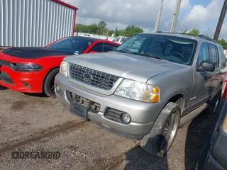 2005 Ford Explorer XLT z VIN 1FMZU63K55ZA15894, wystawiony jako IAAI lot #42262563 z przebiegiem 105 438 mil mil oraz . Historia ofert i sprzedaży dostępna na DreamBid. Obrazek 2.
