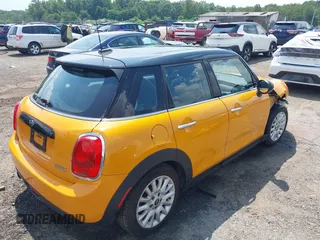 2016 MINI Hardtop 4 Door z VIN WMWXU1C53G2D08424, wystawiony jako IAAI lot #42509304 z przebiegiem 97 729 mil mil oraz . Historia ofert i sprzedaży dostępna na DreamBid. Obrazek 4.