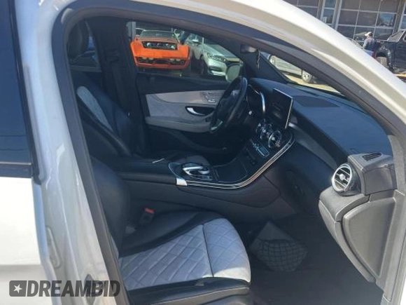 2019 Mercedes-Benz GLC with VIN WDC0J6EB1KF532622, listed as a Copart auction lot 82469304 with 56,211 mi miles and Clean Title. Bid and sale history available at carsss.com. Image 5.