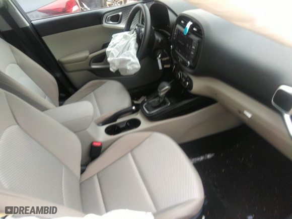 2024 Kia Soul LX with VIN KNDJ23AU1R7916854, listed as a IAAI auction lot 41519162 with 5,611 mi miles. Bid and sale history available at carsss.com. Image 5.