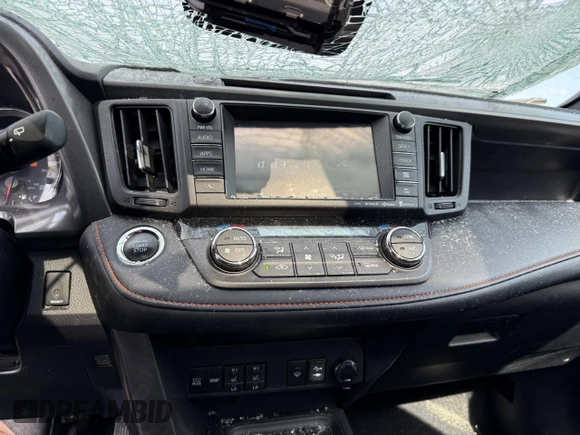 2017 Toyota RAV4 SE z VIN 2T3JFREVXHW628554, wystawiony jako Copart lot #61222355 z przebiegiem 162 218 mil mil oraz Szkoda całkowita • Salvage title. Historia ofert i sprzedaży dostępna na DreamBid. Obrazek 8.