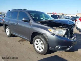 2013 Toyota Highlander with VIN 5TDZK3EHXDS115130, listed as a IAAI auction lot 41974068 with 156,510 mi miles. Bid and sale history available at carsss.com. Image 1.
