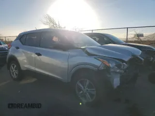 2020 Nissan Kicks S z VIN 3N1CP5BV8LL532606, wystawiony jako Copart lot #43812445 z przebiegiem 79 855 mil mil oraz Szkoda całkowita • Salvage title. Historia ofert i sprzedaży dostępna na DreamBid. Obrazek 4.