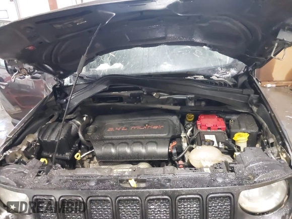 2020 Jeep Renegade Latitude with VIN ZACNJABB1LPL32998, listed as a IAAI auction lot 41277587 with 223,272 mi miles. Bid and sale history available at carsss.com. Image 10.