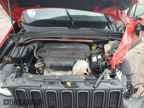 2015 Jeep Renegade Trailhawk with VIN ZACCJBCT2FPB39142, listed as a Copart auction lot 47381155 with 121,530 mi miles and Clean Title. Bid and sale history available at DreamBid. Image 13.