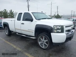 2007 Chevrolet Silverado 1500 LT w/1LT with VIN 1GCEC19J97E515977, listed as a IAAI auction lot 41774684 with 145,185 mi miles. Bid and sale history available at carsss.com. Image 1.