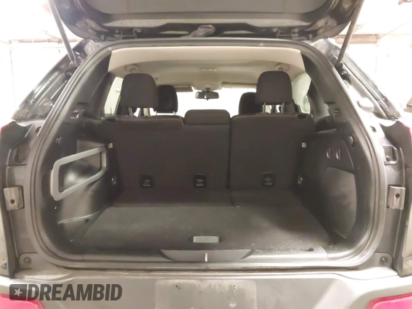2017 Jeep Cherokee Latitude с VIN 1C4PJMCB6HD227326, выставлен на аукционе IAAI как лот 42181798 с пробегом 147 962 миль миль и . История ставок и продаж доступна на DreamBid. Изображение 17.